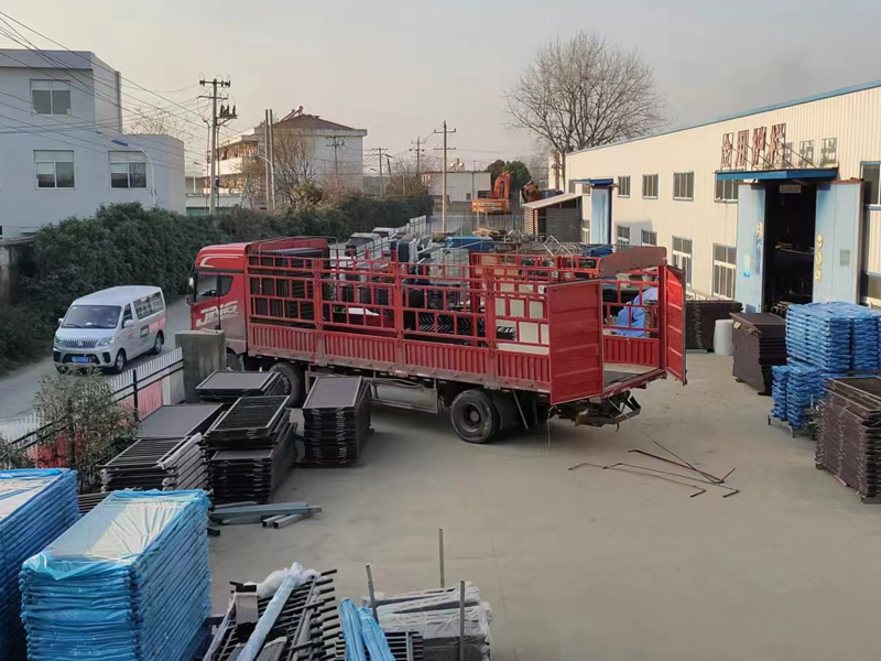 金用護欄2022年12月22日鋅鋼百葉窗裝車發貨! 金用護欄2022年12月22日鋅鋼百葉窗裝車發貨!