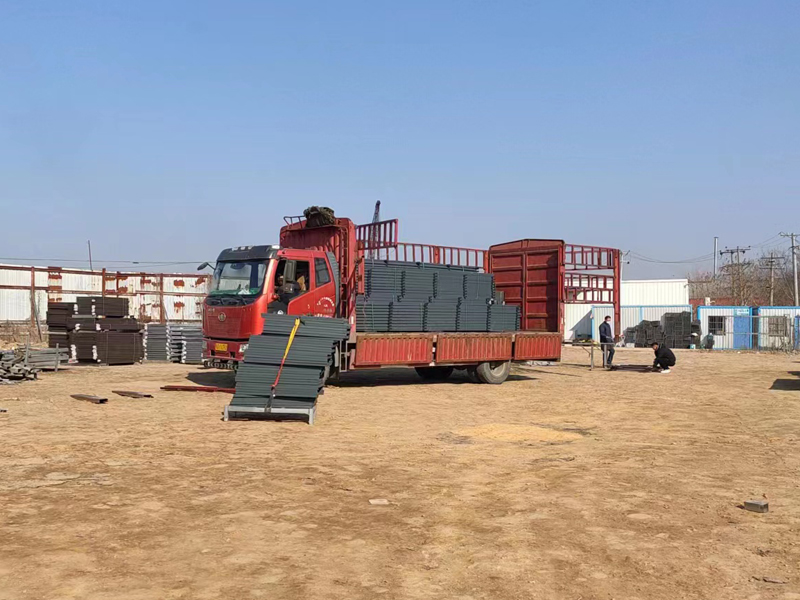 金用護欄2023年1月4日鋅鋼護窗欄桿裝車發貨! 金用護欄2023年1月4日鋅鋼護窗欄桿裝車發貨!