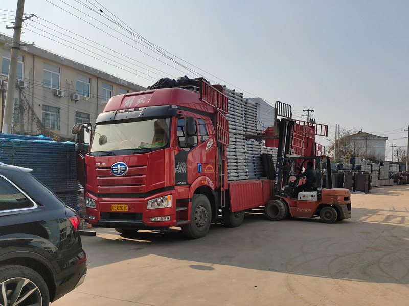 金用護欄2023年2月20日鋅鋼陽臺欄桿裝車發貨! 金用護欄2023年2月20日鋅鋼陽臺欄桿裝車發貨!