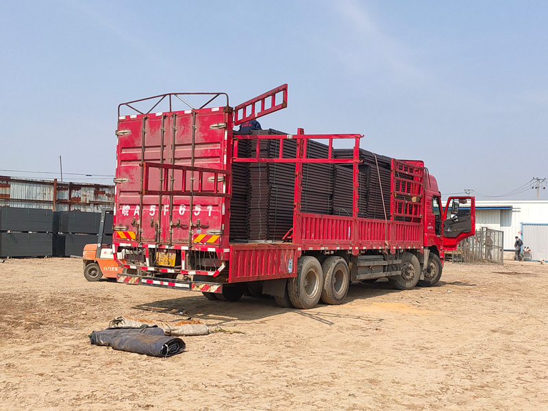 金用護欄2023年3月2日鋅鋼飄窗欄桿裝車發(fā)貨! 金用護欄2023年3月2日鋅鋼飄窗欄桿裝車發(fā)貨!