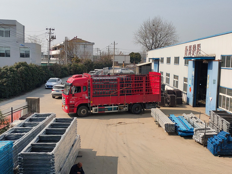 金用護欄2023年3月3日鋅鋼百葉窗裝車發貨！