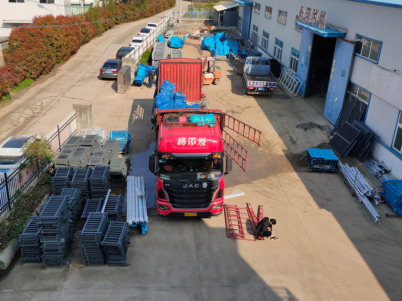 金用護欄2023年4月7日鋅鋼護窗欄桿裝車發貨！