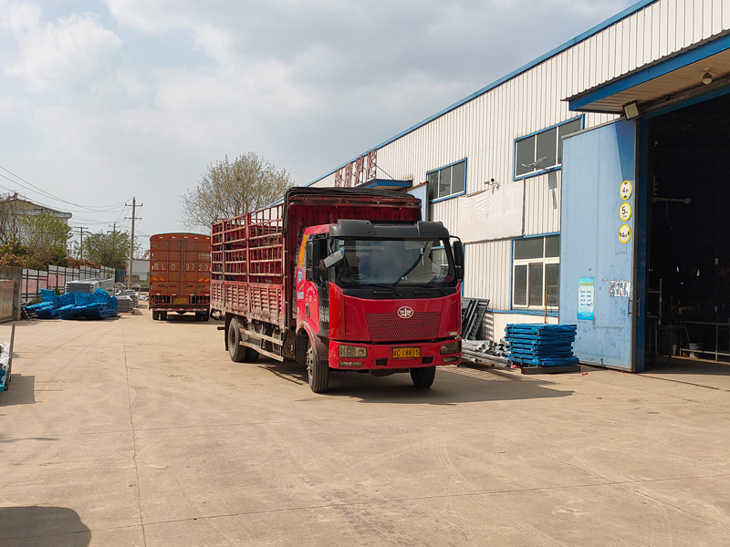 金用護欄2023年4月8日鋅鋼百葉窗裝車發貨! 金用護欄2023年4月8日鋅鋼百葉窗裝車發貨!