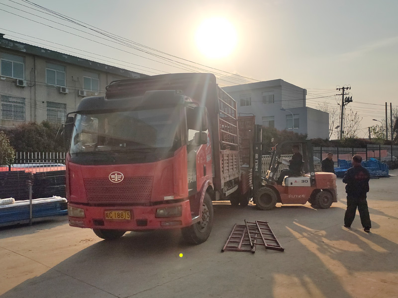 金用護(hù)欄2023年4月8日鋅鋼飄窗欄桿裝車發(fā)貨! 金用護(hù)欄2023年4月8日鋅鋼飄窗欄桿裝車發(fā)貨!