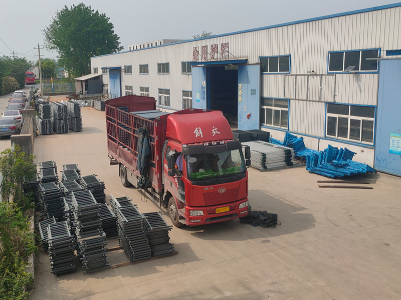 金用護欄2023年4月18日鋅鋼百葉窗裝車發(fā)貨! 金用護欄2023年4月18日鋅鋼百葉窗裝車發(fā)貨!