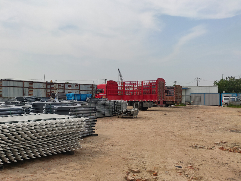 金用護欄2023年5月15日鋅鋼陽臺欄桿裝車發貨! 金用護欄2023年5月15日鋅鋼陽臺欄桿裝車發貨!