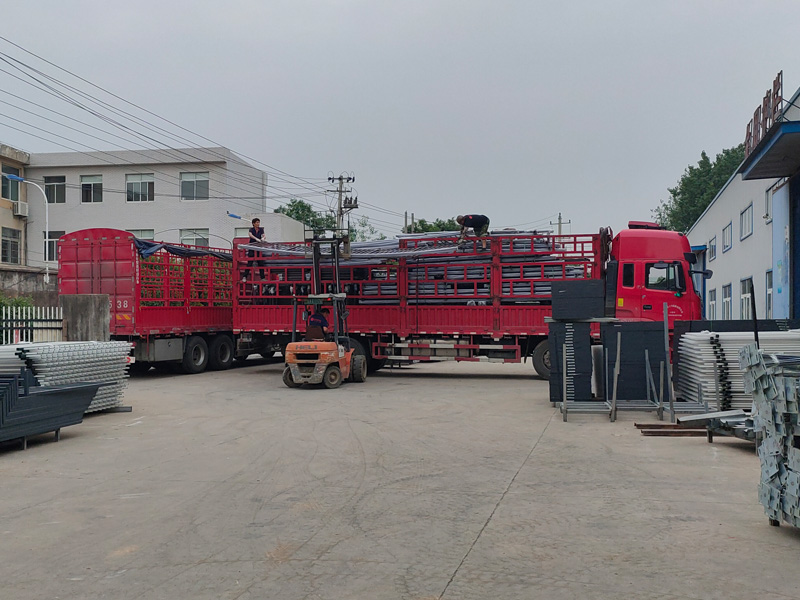 2023年6月2日鋅鋼玻璃護欄裝車發貨！