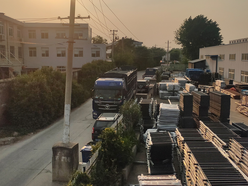 2023年6月16日鋅鋼玻璃護欄裝車發貨! 2023年6月16日鋅鋼玻璃護欄裝車發貨!