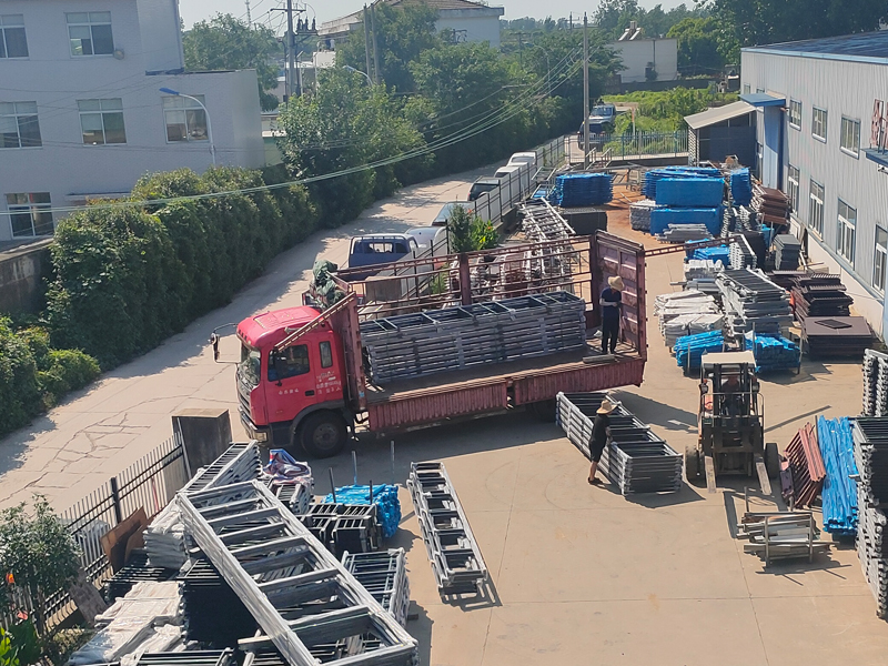 2023年7月5日鋅鋼玻璃護欄裝車發貨！