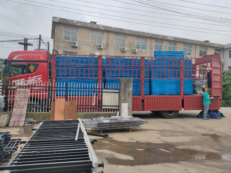 2023年7月15日鋅鋼陽臺護欄裝車發貨！