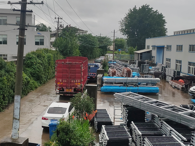 2023年7月18日鋅鋼連廊欄桿裝車發貨！