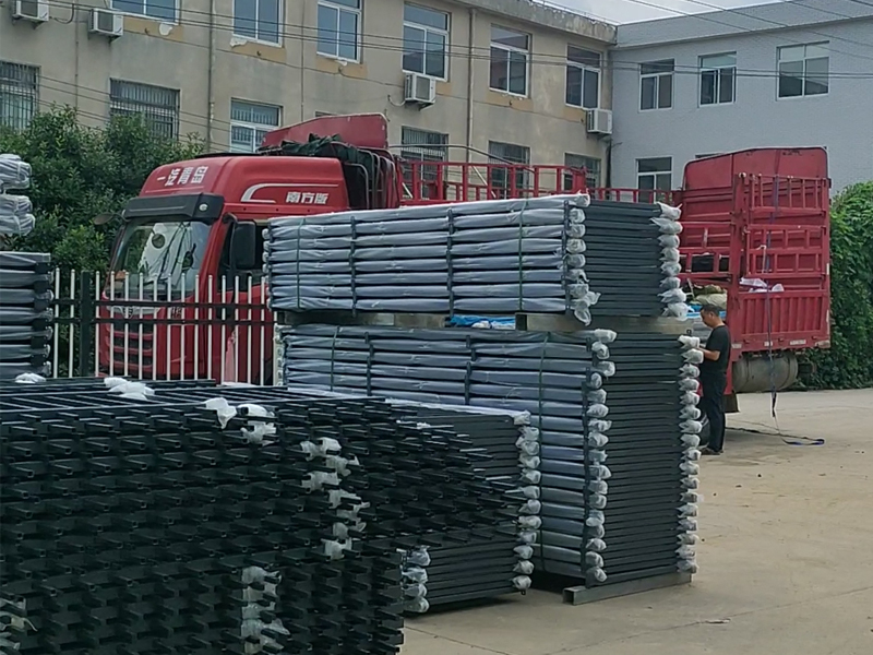 2023年7月25日鋅鋼玻璃護欄裝車發貨！