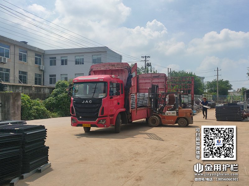 2023年8月3日鋅鋼陽臺護欄裝車發(fā)貨！