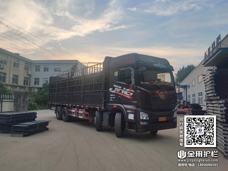 2023年8月15日鋅鋼百葉窗裝車發(fā)貨! 2023年8月15日鋅鋼百葉窗裝車發(fā)貨!