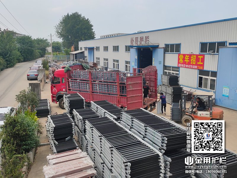 2023年8月17日鋅鋼玻璃欄桿裝車發(fā)貨! 2023年8月17日鋅鋼玻璃欄桿裝車發(fā)貨!