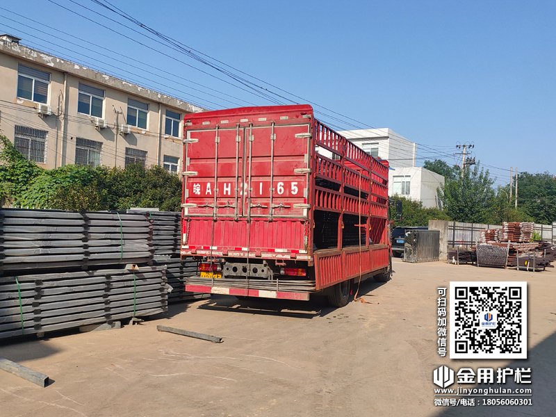 2023年8月25日鋅鋼圍墻護(hù)欄裝車發(fā)貨！