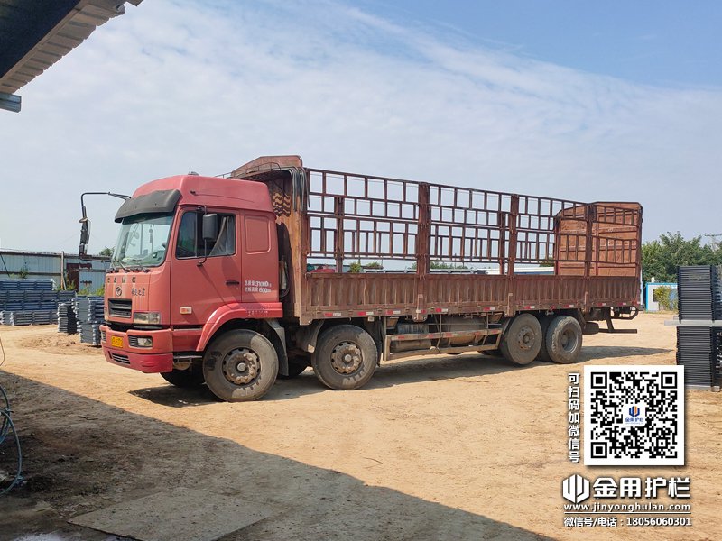 2023年9月18日鋅鋼飄窗欄桿裝車發(fā)貨！