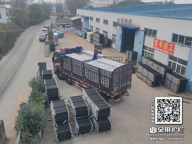 2023年10月31日鋅鋼陽臺護欄裝車發貨！