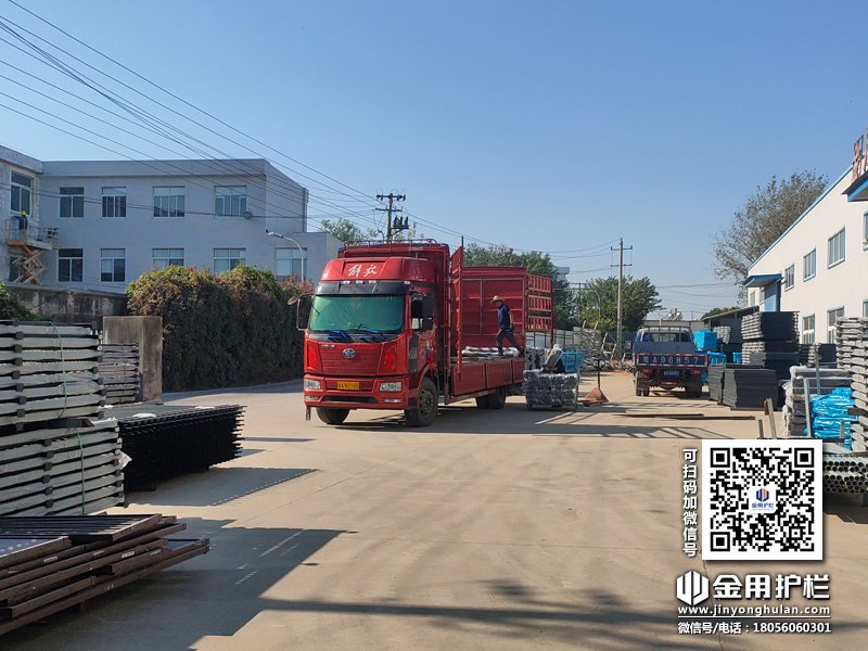 2023年11月4日鋅鋼組裝護欄裝車發貨！