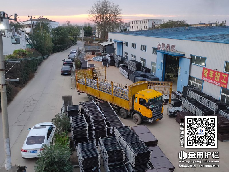 2023年11月13日鋅鋼玻璃護欄裝車發貨! 2023年11月13日鋅鋼玻璃護欄裝車發貨!