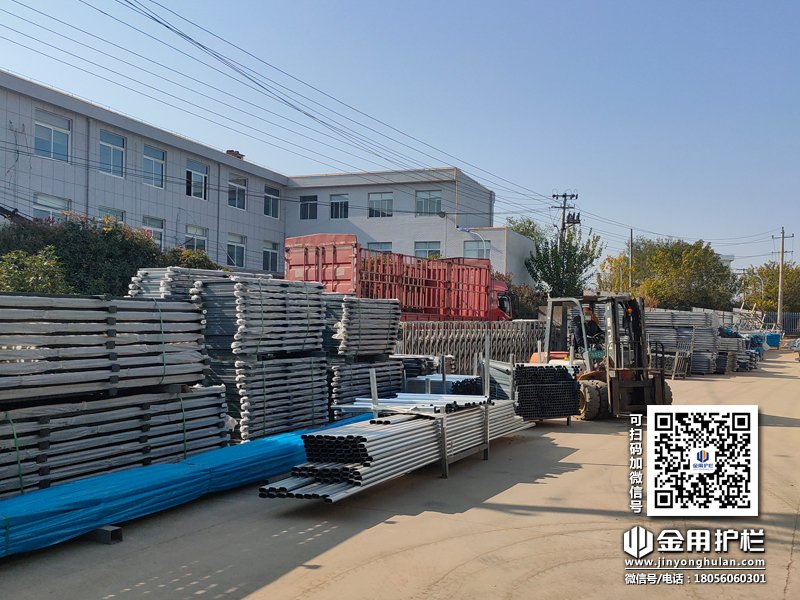 2023年11月29日鋅鋼連廊欄桿裝車發貨! 2023年11月29日鋅鋼連廊欄桿裝車發貨!