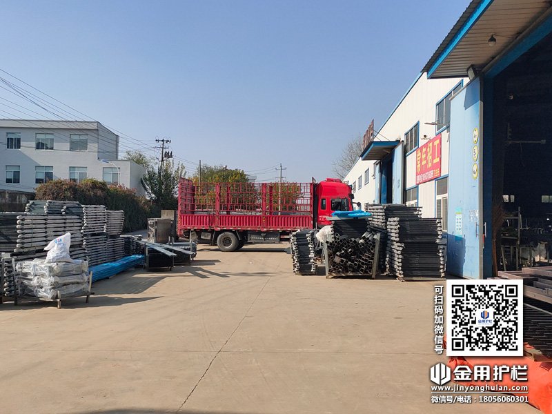 2023年12月2日鋅鋼護窗欄桿裝車發(fā)貨！