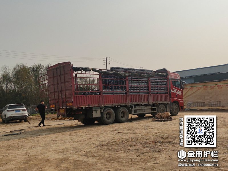 2023年12月5日鋅鋼連廊護欄裝車發貨！