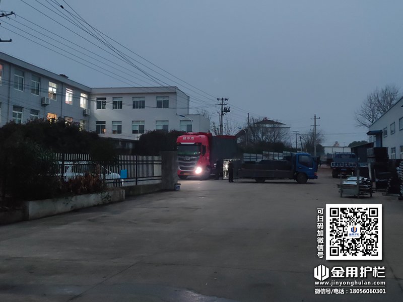 2023年12月15日鋅鋼連廊欄桿裝車發(fā)貨！