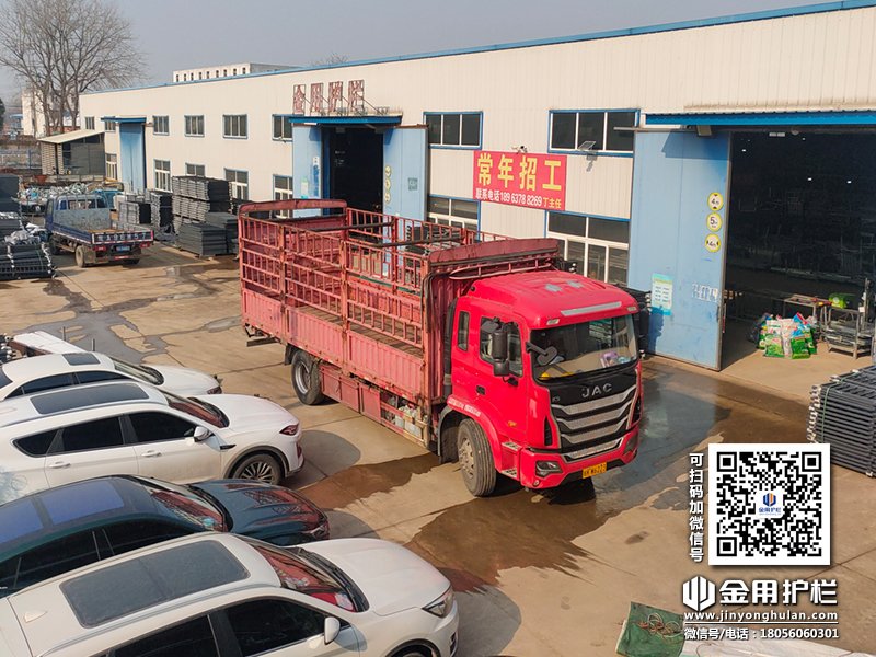 2023年12月20日鋅鋼百葉窗裝車(chē)發(fā)貨！