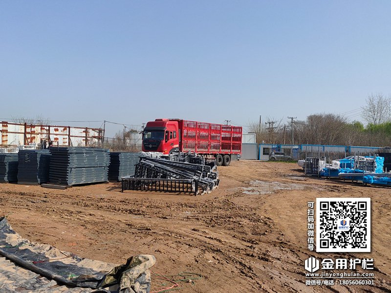 2024年4月2日鋅鋼空調欄桿裝車發貨！