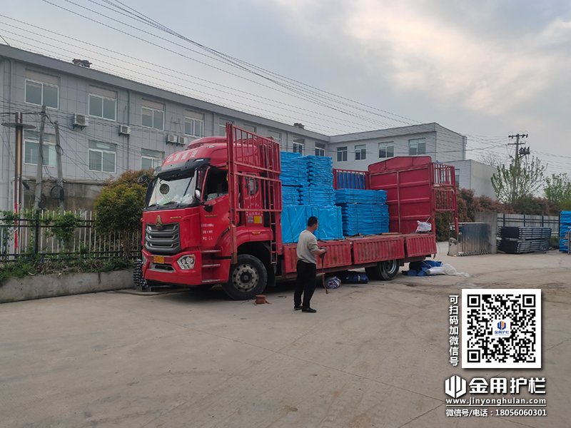 2024年4月9日鋅鋼陽臺(tái)護(hù)欄裝車發(fā)貨! 2024年4月9日鋅鋼陽臺(tái)護(hù)欄裝車發(fā)貨!