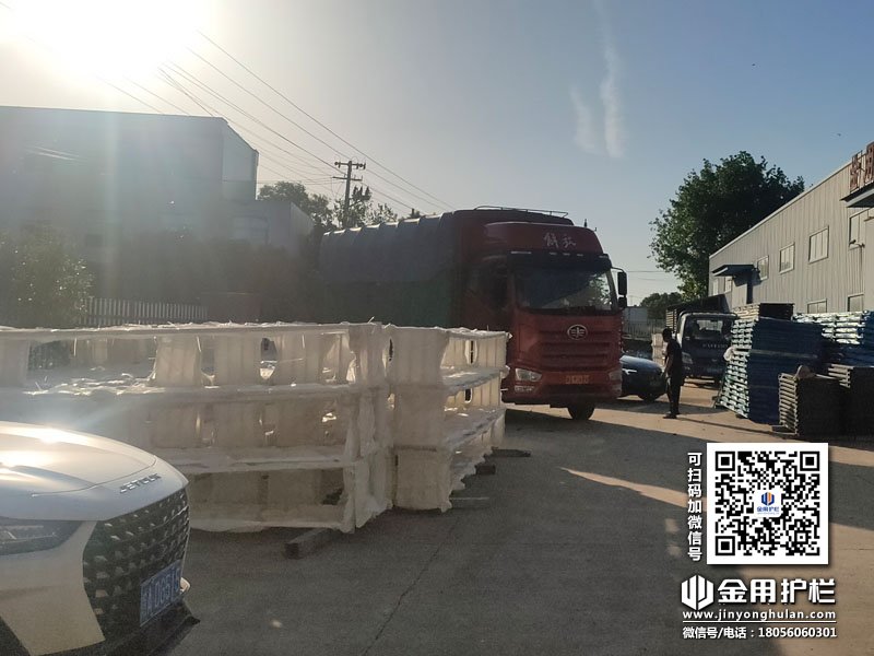 2024年5月16日鋅鋼百葉窗裝車發貨! 2024年5月16日鋅鋼百葉窗裝車發貨!