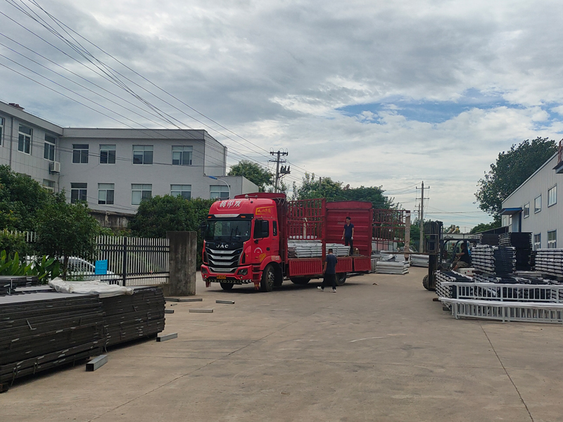 2024年7月20日鋅鋼連廊欄桿裝車發貨! 2024年7月20日鋅鋼連廊欄桿裝車發貨!