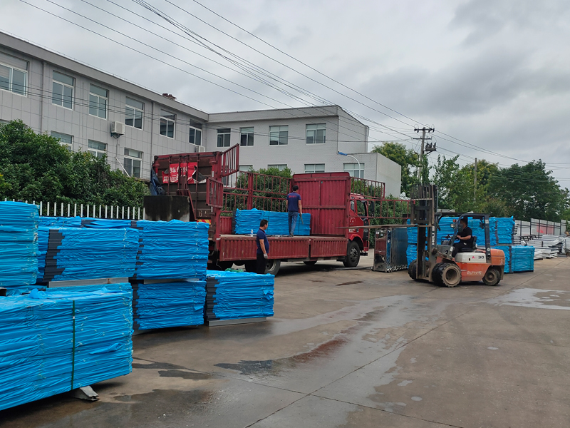 2024年7月27日鋅鋼陽(yáng)臺(tái)欄桿裝車發(fā)貨! 2024年7月27日鋅鋼陽(yáng)臺(tái)欄桿裝車發(fā)貨!