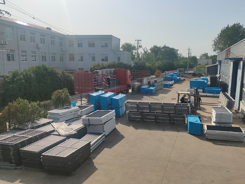 2024年8月12日鋅鋼玻璃欄桿裝車發貨！