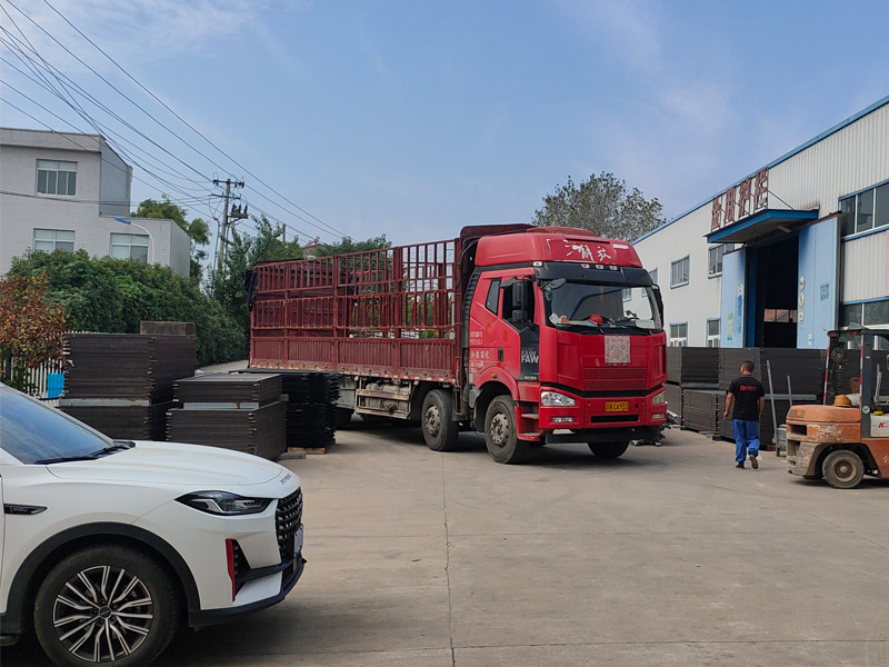 2024年10月10日鋅鋼護(hù)窗欄桿裝車發(fā)貨! 2024年10月10日鋅鋼護(hù)窗欄桿裝車發(fā)貨!