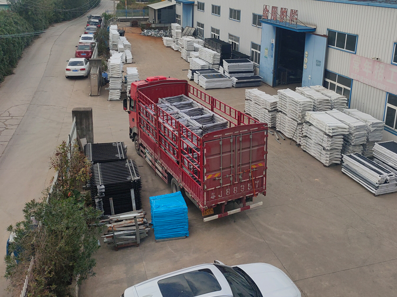 2024年11月1日鋅鋼玻璃欄桿裝車發貨！