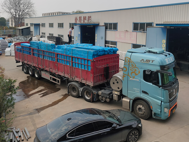 2024年11月15日鋅鋼連廊欄桿裝車發貨! 2024年11月15日鋅鋼連廊欄桿裝車發貨!