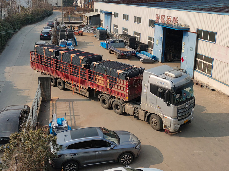 2025年2月25日鋅鋼圍墻護欄裝車發(fā)貨！