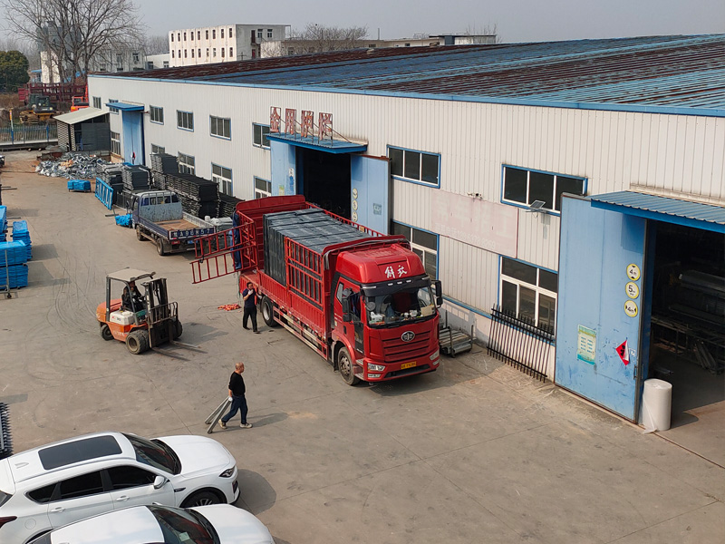 2025年3月8日鋁合金百葉窗裝車發貨! 2025年3月8日鋁合金百葉窗裝車發貨!