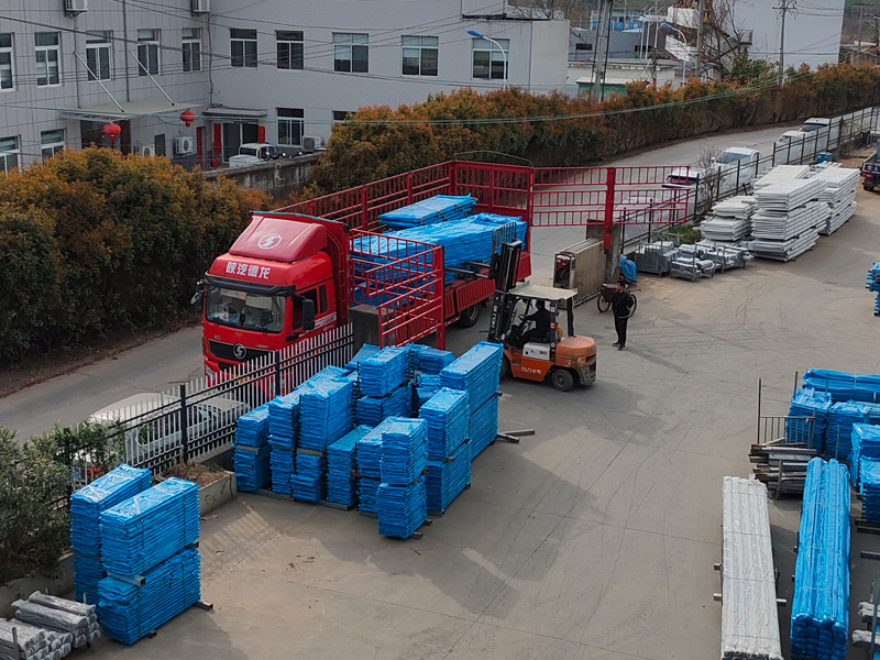 2025年4月3日鋅鋼陽臺欄桿裝車發(fā)貨！