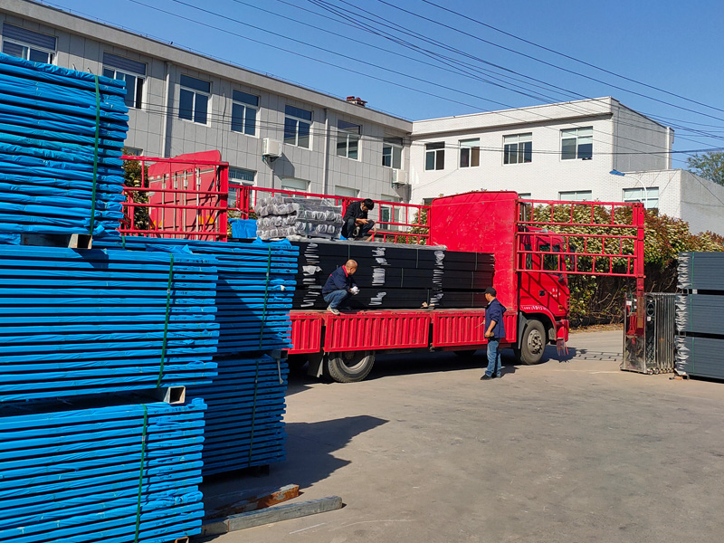 2025年4月15日鋅鋼圍墻護欄裝車發貨！