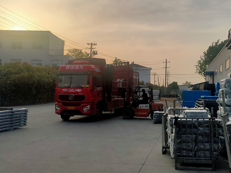 2025年4月18日鋅鋼鋅鋼圍欄裝車發貨！