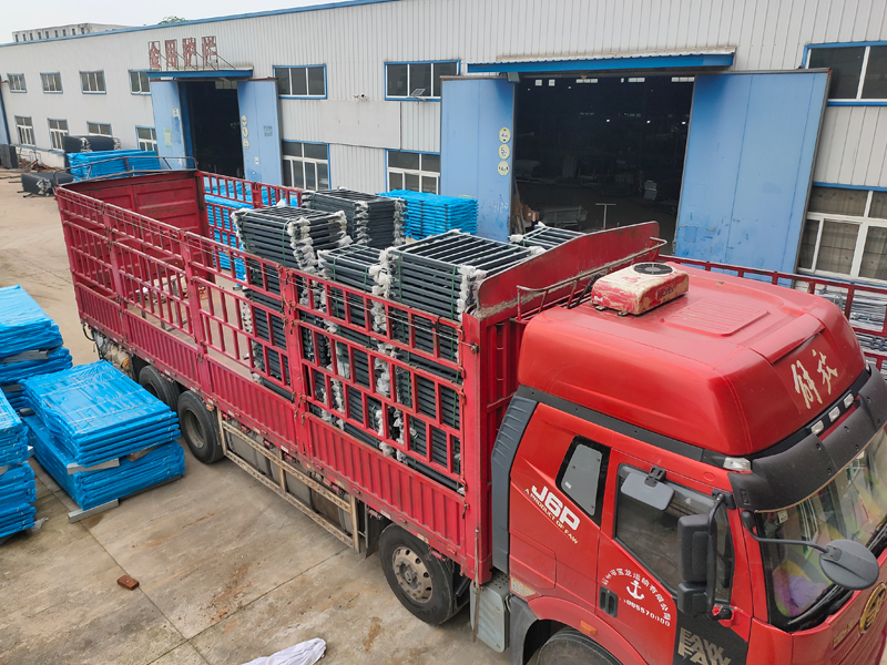 2025年6月13日鋅鋼飄窗欄桿裝車發貨！