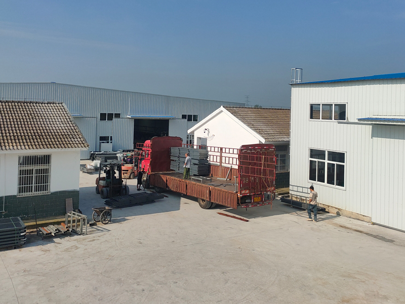 2025年6月24日鋅鋼欄桿裝車發(fā)貨! 2025年6月24日鋅鋼欄桿裝車發(fā)貨!