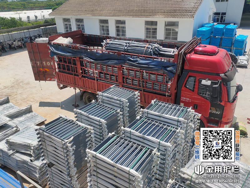 2025年7月3日鋅鋼飄窗欄桿裝車發(fā)貨! 2025年7月3日鋅鋼飄窗欄桿裝車發(fā)貨!