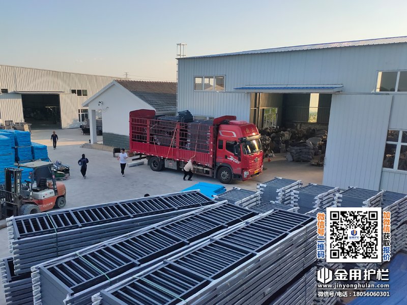 2025年7月23日鋁合金陽(yáng)臺(tái)護(hù)欄裝車發(fā)貨！