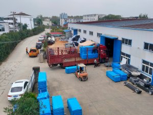 2025年10月13日鋅鋼陽臺(tái)護(hù)欄裝車發(fā)貨！