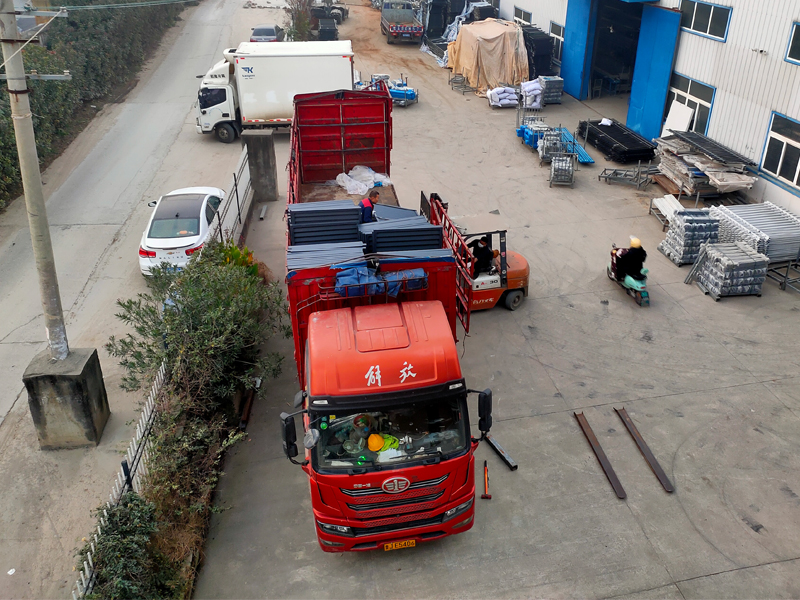 2025年11月8日鋅鋼百葉窗裝車發貨！