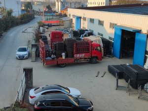 2025年12月5日鋅鋼護(hù)窗欄桿裝車發(fā)貨！